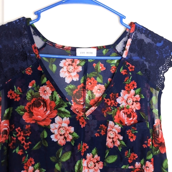 Ivy Rose Women's Plus Size Sheer Floral Top Blue Size 1X- EUC - Picture 3 of 4